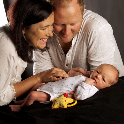 Eltern Mit Baby Begeistert Und Überglücklich